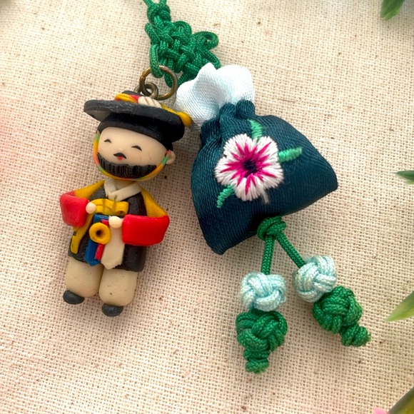 Traditional Korean Hanbok Man Keychain Purse Charm with Mini Pouch NEW - Picture 6 of 12